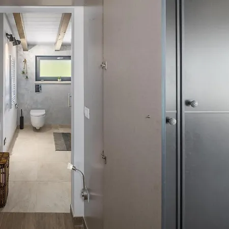 Lovely In With Kitchen רוביני