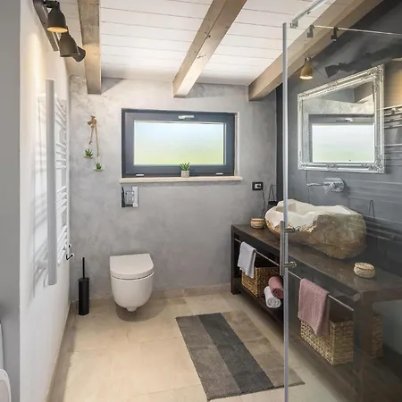Lovely In With Kitchen בית נופש *